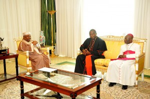Audience. S.E ABO et le cardinal Dieudonné NZAPALAINGA archevêque de Bangui accompagné de Mgr Basile MVE ENGONE du Gabon.140617