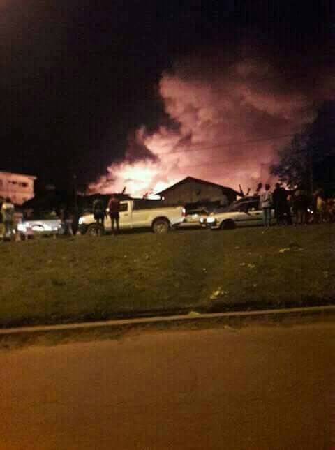 Le marché d&rsquo;Oyem consumé par les flammes!