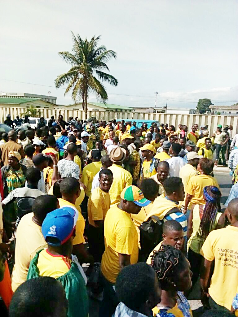 La police fait échec à une manifestation interdite à l’aéroport de Libreville!