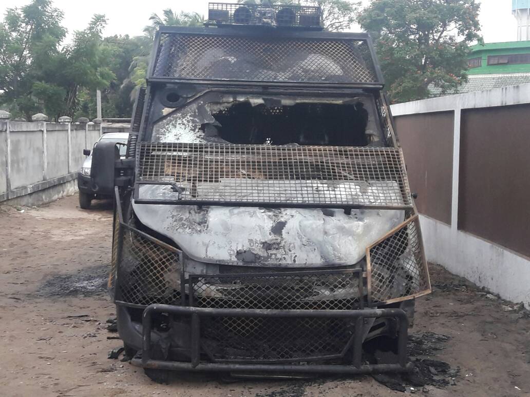 Une fourgonnette de police incendiée à Port gentil!