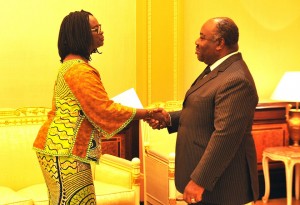 S.E.M. ABO et Mme Françoise NDAYISHIMIYE Directrice pays du programme commun des Nations Unies sur le VIH SIDA