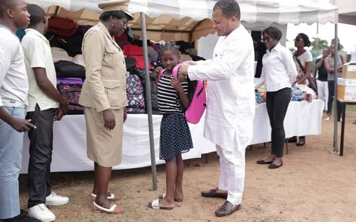Le Dr Olivier Pellegrin pose une action de cœur en faveur des apprenants du 4eme arrondissement!