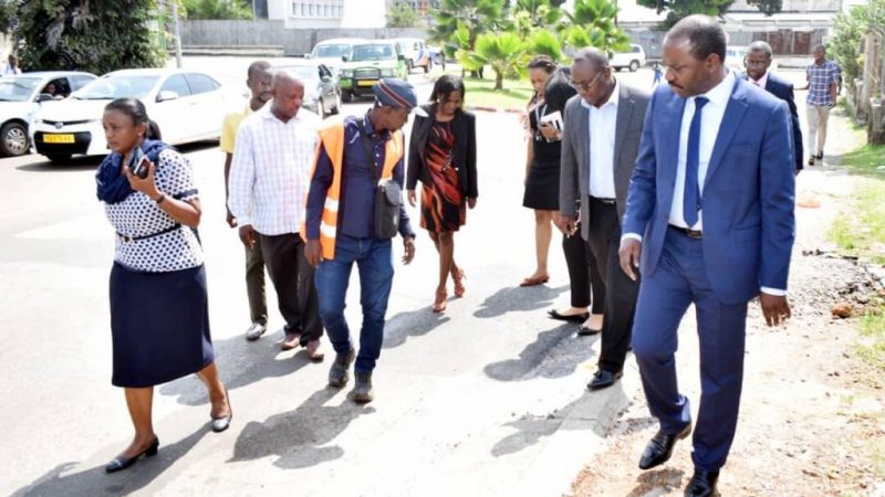 Le ministre des travaux publics prend le pools des travaux de voirie de Libreville!