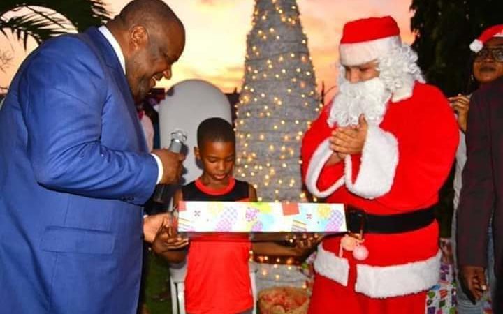 Le maire de Libreville offre un noël joyeux aux enfants des agents municipaux des 6 arrondissements de la commune!