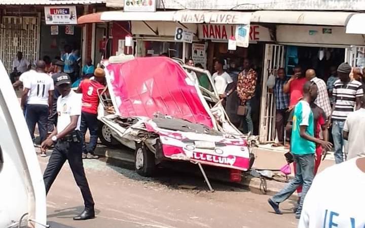 Accident à la gare routière: 3 véhicules endommagés!