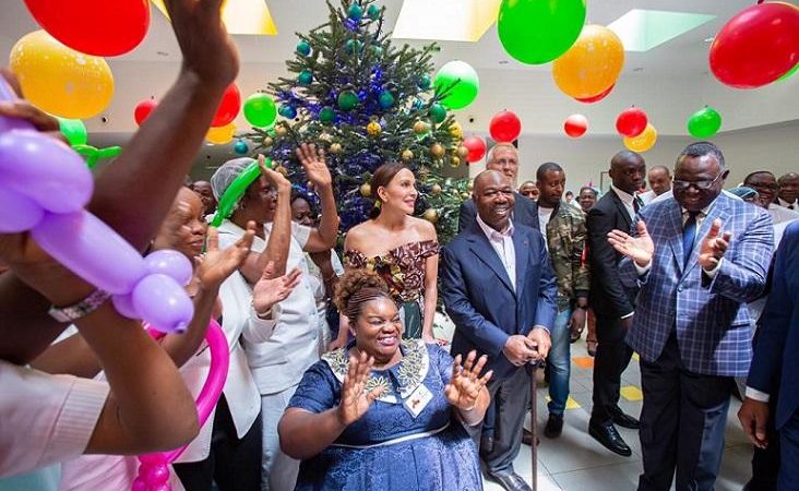 Le couple présidentiel offre la noël aux  enfants internés du Centre Hospitalier Universitaire Mère- Enfant Jeanne Ebori