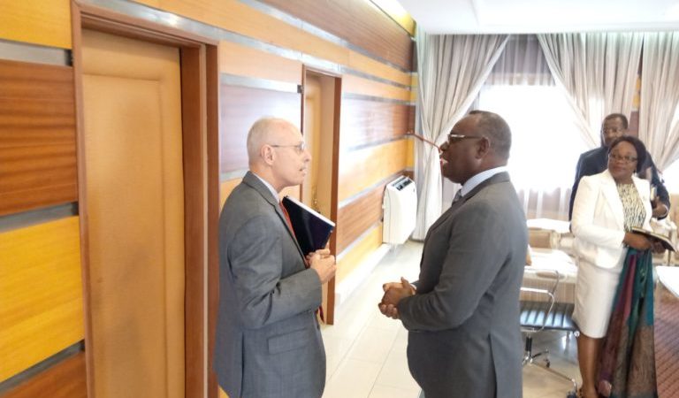 Double audience chez le ministre de la santé.