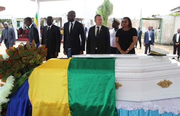 Hommage au commandant Aymar Mboumba Mbina tombé sous les balles des pirates.