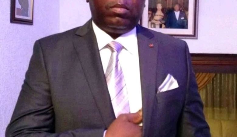 Le maire de Mouila poursuivit en justice par une commerçante!