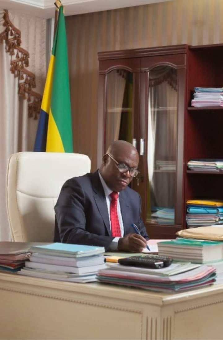 Jean de Dieu Moukagni Iwangou signe la fin du bizutage en faculté et autres!