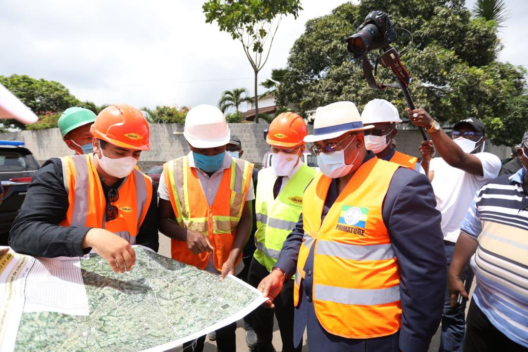 Le premier ministre et une délégation ministérielle sur les chantiers de la route!