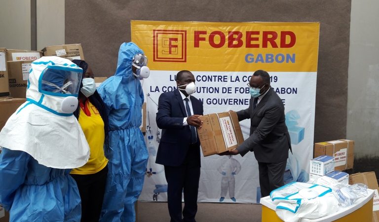 Covid-19 : Le Dr Max Limoukou réceptionne un important lot d&rsquo;équipements de protection de la part de Fobert Gabon !
