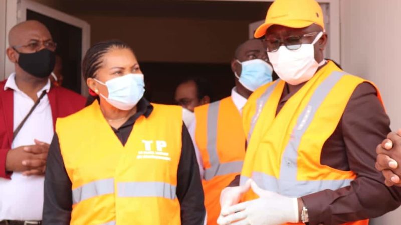 LOGEMENTS SOCIAUX: LÉON Armel BOUNDA BALONZI visite le chantier