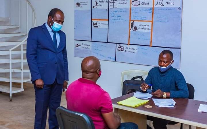 Guichet unique pour l&rsquo;aide aux propriétaires des débits de boissons : Hugues Mbadinga Madiya sur le site d&rsquo;Awendje !