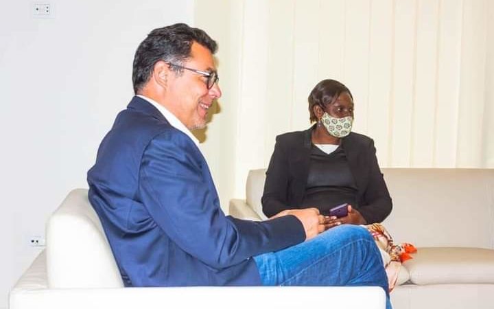 Le Directeur Général du Géant Casino Mbolo chez Hugues Mbadinga Madiya !