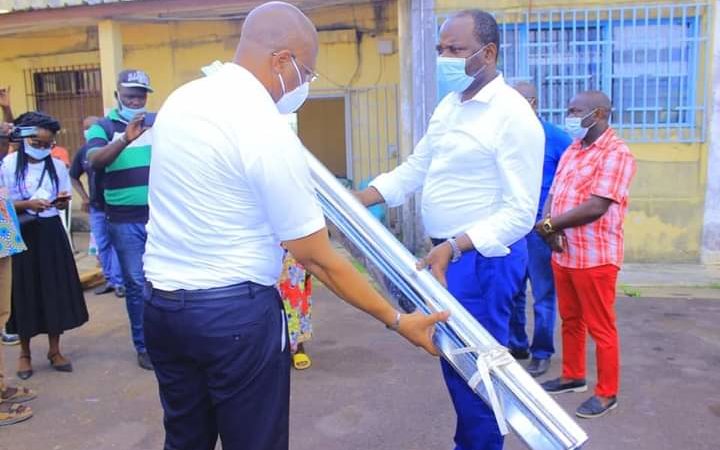 Hugues Mbadinga Madiya solidaire aux sinistrés de Koulamoutou !