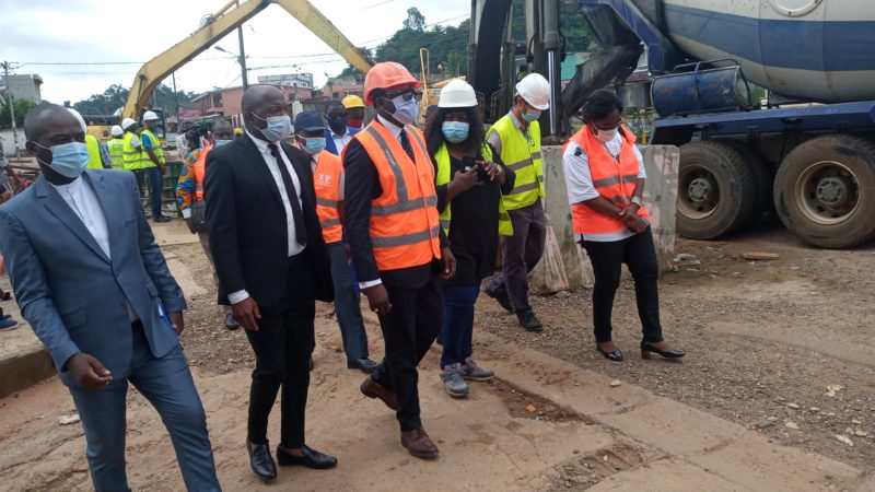Pont de Nzeng Ayong: le ministre des travaux publics s&rsquo;imprègne de l&rsquo;avancée du chantier !
