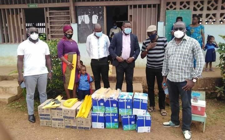 Alain Claude Billie-By-Nze équipe les établissements scolaires de Makokou en matériel didactique !