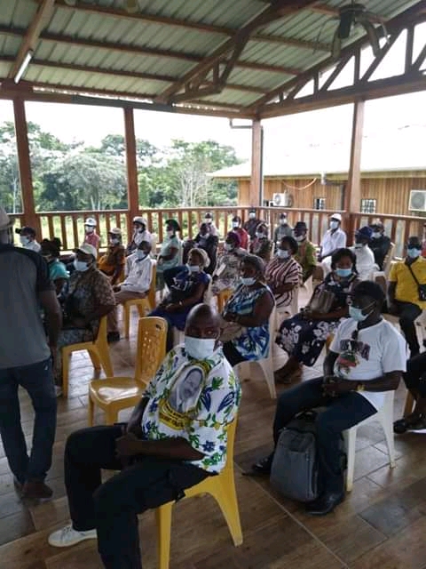 PDG/BOKOUÉ : Alain Valéry Borobu-Bu-Bussambe échange avec les structures de base