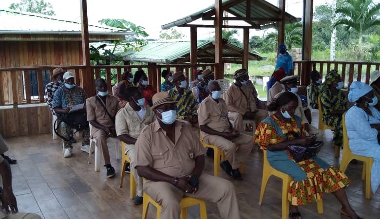 PDG/BOKOUÉ : Alain Valéry Borobu-Bu-Bussambe sensibilise les chefs de villages sur la Covid-19