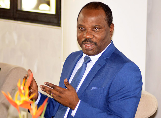 Gabon : Mbadinga Madiya suspend la vente d’objets d’art en pierre de Mbigou pour mieux encadrer les artisans