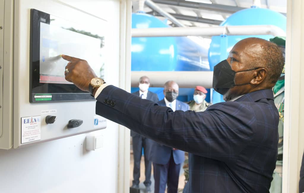 Ali Bongo Ondimba lance l’usine de production d’eau potable de CimGabon 2 de Ntoum !