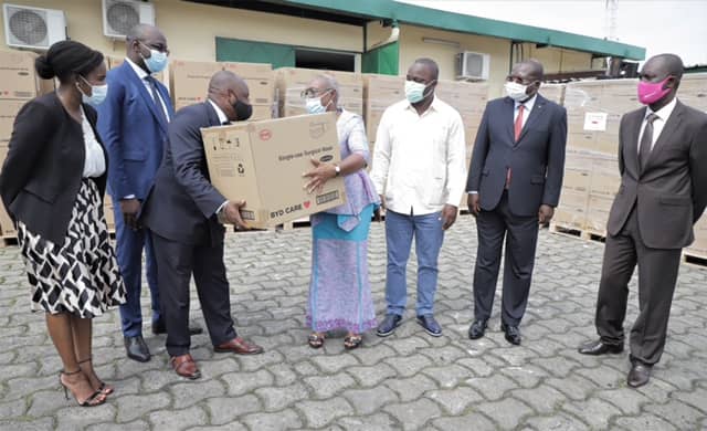 Arise Gabon offre 2 millions de masques chirurgicaux au ministère de la santé pour les populations !