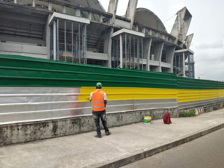 Le stade omnisport Omar Bongo de Libreville en nettoyage