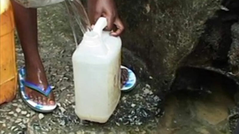 AKÉBÉ : distribution d’eau aux ménages 2/7 jours. Un véritable calvaire