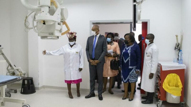 Gabon : Dr. Guy Patrick Obiang Ndong  visite le CHUO dans le cadre de l’amélioration de la prise en charge des patients.
