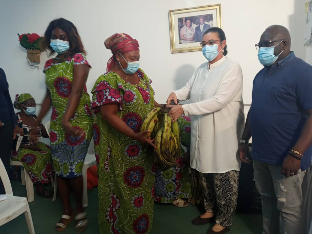 L’association des femmes veuves du 3e arrondissement de Libreville célèbre la fête des mères et des pères en différé avec leurs élus