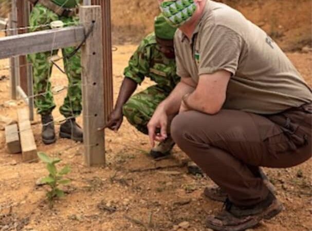 Conflit Homme-Faune: Lee White se mobilise