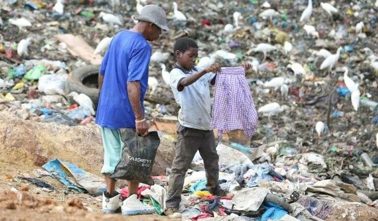 Gabon: des enfants survivent en travaillant dur à la décharge de mindoubé : Prisca koho Nlend lance une enquête
