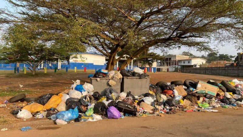 Owendo: l’entrée de l’école conventionnée transformée en décharge