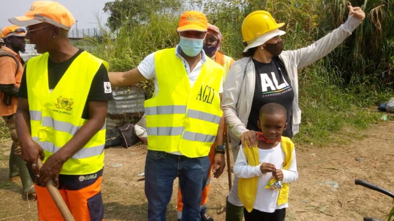 La députée Sylvie Kotha en mission d&rsquo;assainissement dans le 3e arrondissement 1e siège de Libreville