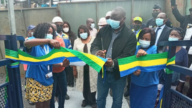 Akournam 2: Setrag livre la passerelle pour les piétons franchissant la voie ferrée