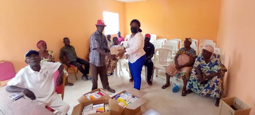 Olam Palm Gabon fait un don de médicaments aux populations de Mouila et Makouké