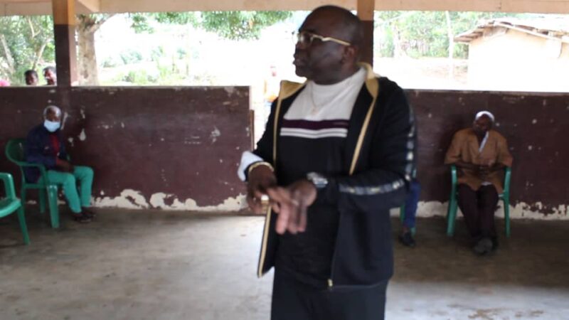 Département Lekoni-Lekori : Gabin Otha Ndoumba fait des dons divers dans 4 villages !