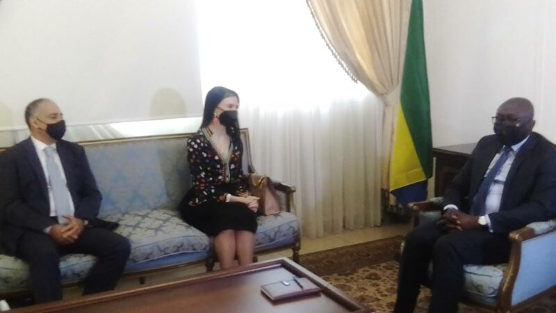 Équipement et Infrastructures: Léon Armel Bounda Balonzi reçoit l’ambassadeur du Liban et le responsable d&rsquo;une compagnie d&rsquo;ingénierie