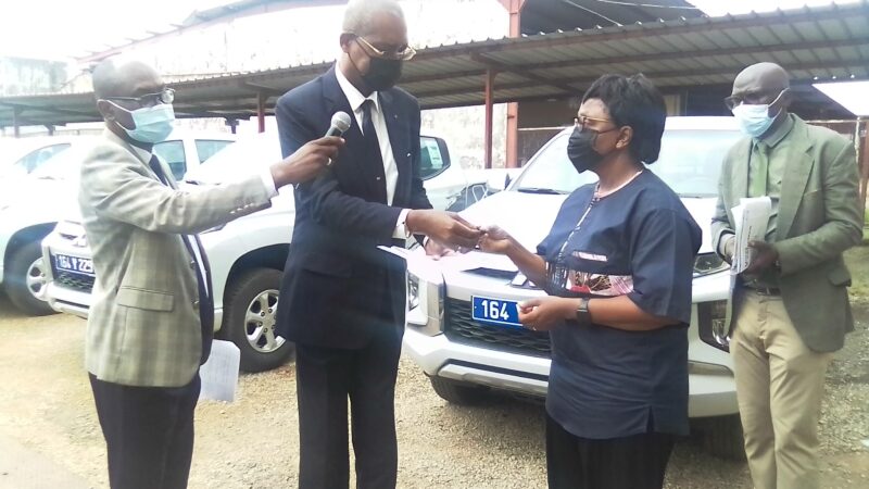 Gabon: 10 véhicules distribués aux responsables des services du Ministère des Travaux Publics, de l’Équipement et des Infrastructures