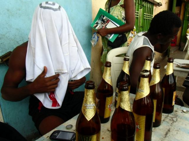 Gabon : Les  tenanciers de bars interdits de servir de l’alcool aux mineurs