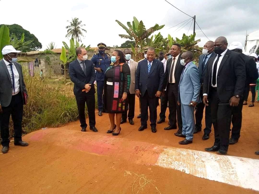 Le vrai du faux sur cette photo de la prétendue inauguration d’un dos d’âne dans la commune de Ntoum !