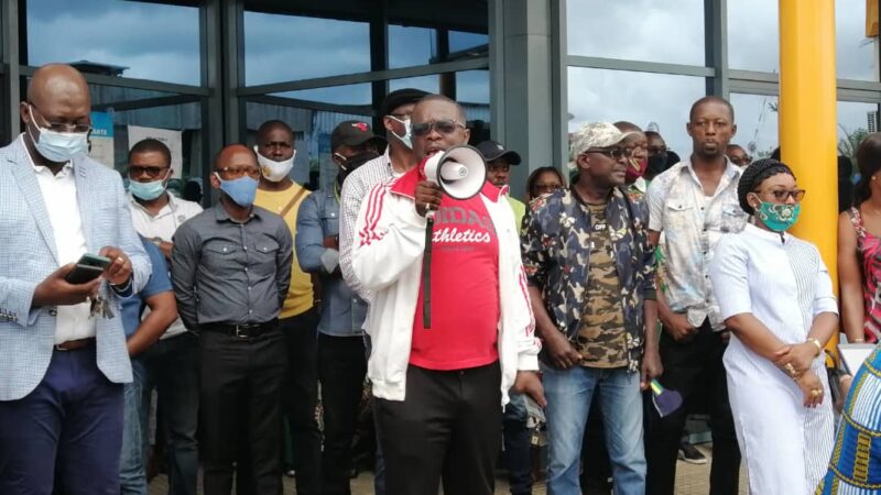 Les agents des régies financières ce vendredi, devant la presse !