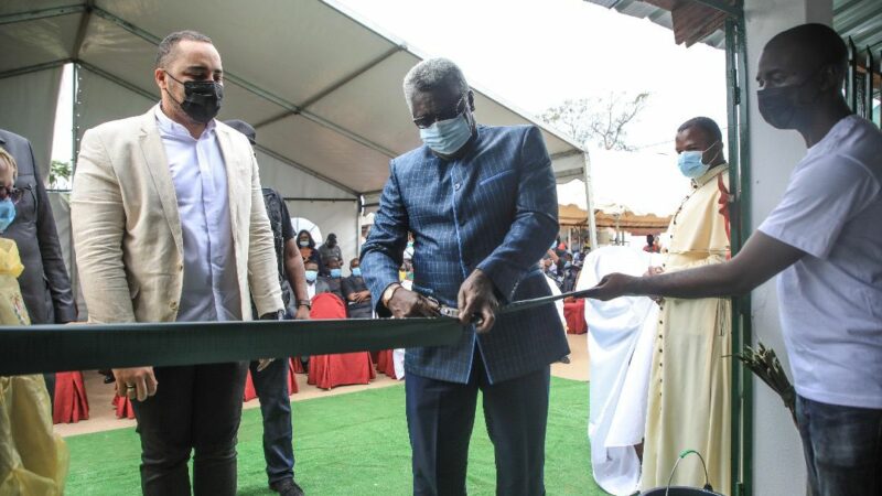 Inauguration d&rsquo;une Pharmacie et d&rsquo;un centre de santé à Bitam: Jessye Ella Ekogha concretise la politique de partage prônée par le chef de l&rsquo;Etat !