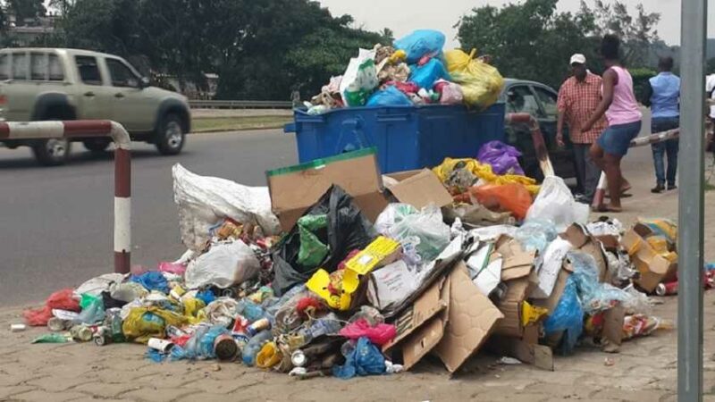 Gabon: Libreville sous les ordures à quelques jours des fêtes de fin d’année