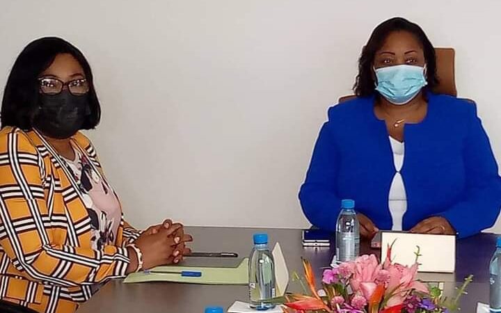 Rencontre entre Camélia Ntoutoume Leclercq et le bureau national de la CONASYSED !