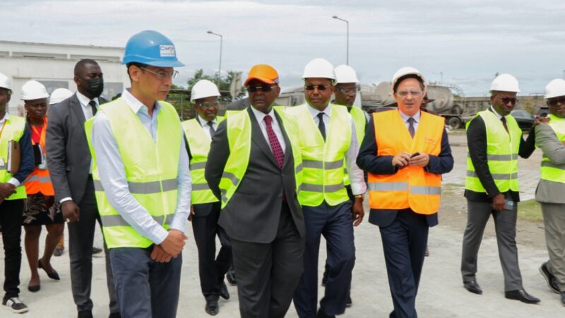 Tournée des sites Industriels du Ministre d&rsquo; État, Ministre de l&rsquo;industrie, M. Pacôme MOUBELET BOUBEYA : Étape de Cimaf Gabon