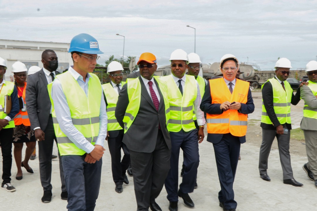 Tournée des sites Industriels du Ministre d’ État, Ministre de l’industrie, M. Pacôme MOUBELET BOUBEYA : Étape de Cimaf Gabon