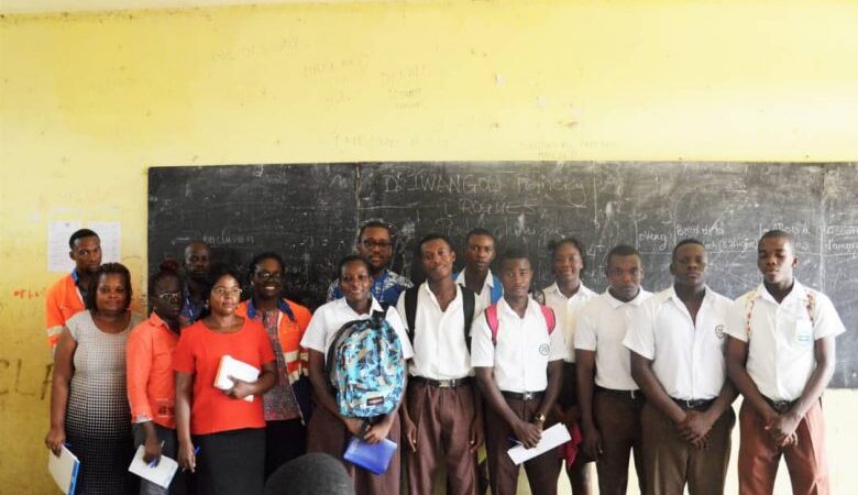 SETRAG : des médicaments pour l&rsquo;infirmerie du CES d’Awoungou !