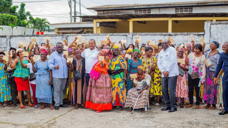 L&rsquo;honorable Séverin NDONG EKOMI au chevet de 200 femmes recensées dans le 4e arrondissement !